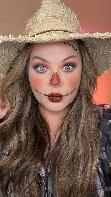 Halloween Costumes With Good Makeup, Scarecrow Make Up Easy, Girls Scarecrow Makeup, Scare Crow Make Up For Women Easy, Scarecrow Halloween Makeup Looks, Easy Scarecrow Makeup Tutorial, Easy Scare Crow Halloween Makeup, Easy Cute Scarecrow Makeup, Halloween Makeup Looks Scarecrow