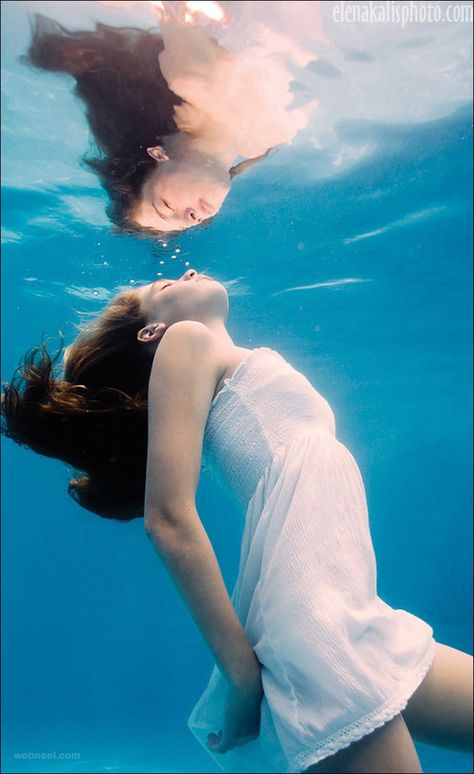 under water reflection photography Water Reflection Photography, Titanic Underwater, Underwater Photoshoot, Photography Tattoo, Underwater Portrait, Reflection Art, Breathtaking Photography, Tattoo Photography, Underwater Art