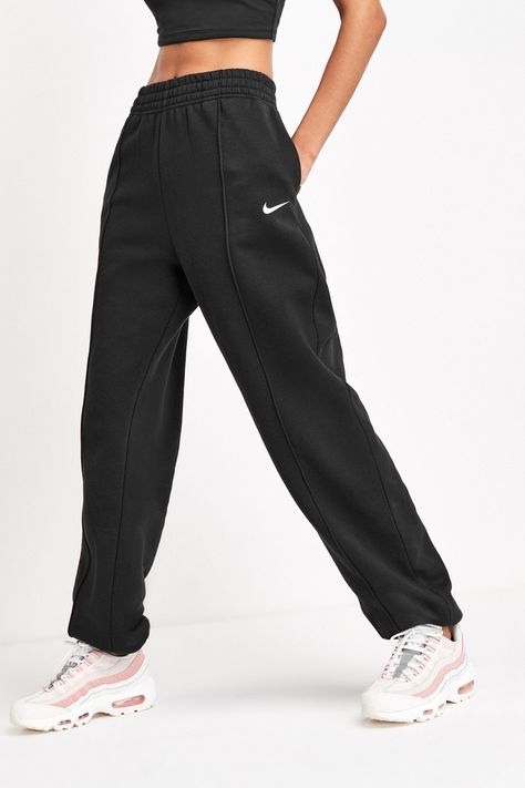 Jogging Bottoms Nike, Nike Oversized Joggers, Nike Oversized Sweatpants, Black Oversized Sweatpants, Nike Joggers Outfit Women, Sweatpants Oversized, Black Nike Joggers, Jogging Nike, Black Nike Sweatpants