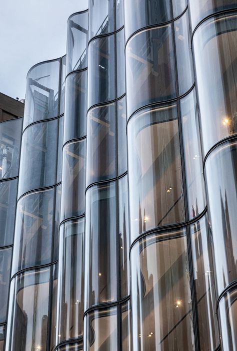 Glass Architecture Facade, Light Facade Architecture, Curtain Glass Wall Facade, Glass Building Design, Facade Glass Design, All Glass Building, Architecture Facade Model, Curtain Wall Facade Architecture, Curved Glass Facade