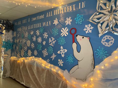 Winter Wonderland Wall Art, Winter Themed School Hallway, School Gym Christmas Decorations, Winter Wonderland Decorations For School Hallway, Winter School Decorations Ideas, Winter Wonderland School Door, Snow Themed Bulletin Boards, Polar Bear Classroom Door, School Hallway Christmas Decorations Winter Wonderland