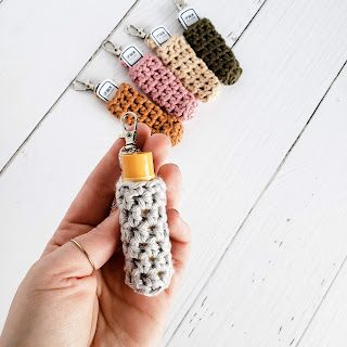 Crochet Craft Fair, Purse Keychain, Makramee Diy, Sewing To Sell, Crochet Keychain Pattern, Lip Balm Holder, Crochet Design Pattern, Kawaii Crochet, Chapstick Holder