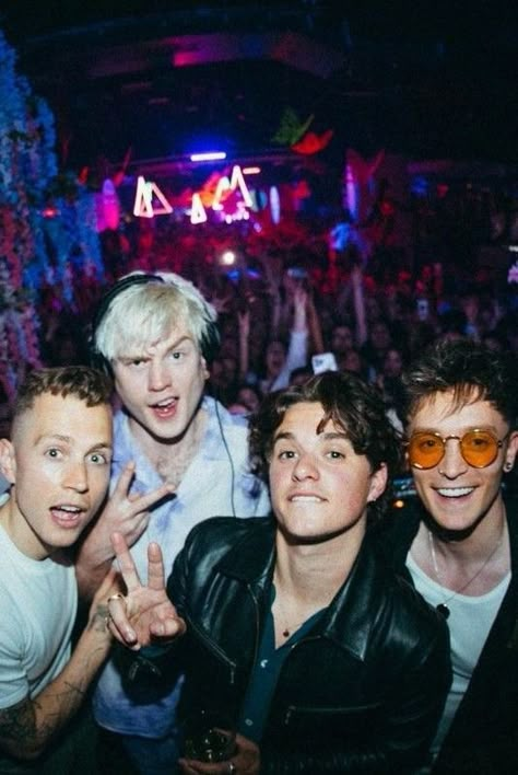 The Vamps in Barcelona The Vamps Concert, Brad The Vamps, Bradley The Vamps, Vamps Band, Married In Vegas, Connor Ball, Will Simpson, Brad Simpson, Bradley Simpson