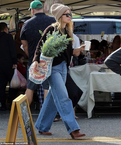 Olivia Wilde Style, Farmers Market Outfit, Market Outfit, Frock And Frill, Celeb Style, Olivia Wilde, Celebrity Street Style, Baggy Pants, Farmer's Market