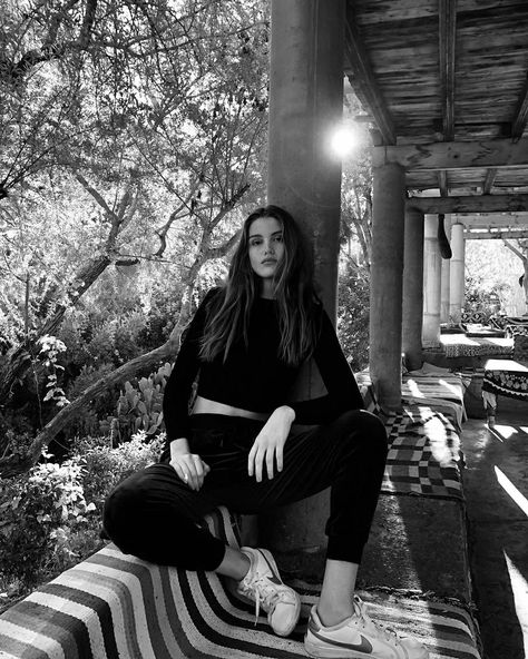 Luna Bijl Luna Bijl, Future Outfit, Famous Photographers, Aesthetic People, Kaia Gerber, Beauty Secrets, Black Fashion, Street Style, Black And White