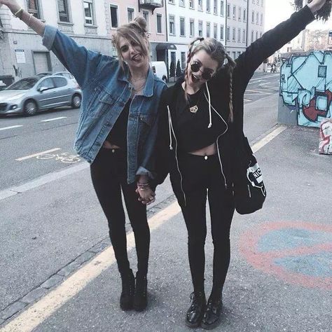 Indy Clover, 2014 Tumblr Aesthetic Grunge, Fame Aesthetic, 2014 Era, 2014 Grunge, Tumblr Grunge Aesthetic, Grunge Outfits Winter, Fashion Eras, 2010s Aesthetic