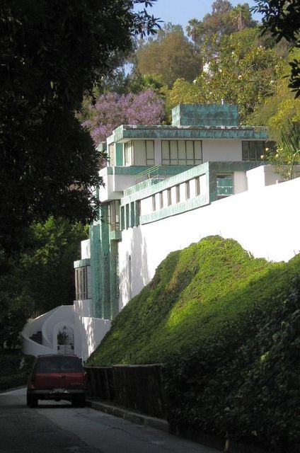 wright navarro house - Google Search Frank Lloyd Wright Architecture, Frank Lloyd Wright Homes, Art Deco Buildings, Art Deco Architecture, Hollywood Hills, Emerald City, Frank Lloyd, Frank Lloyd Wright, Lloyd Wright