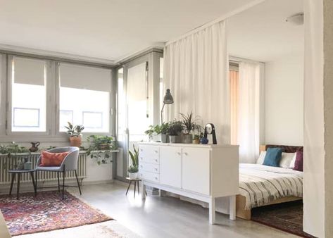 Check out this Smart Layout with Pop of Colors Small/Cool Space | Apartment Therapy Ways To Divide A Room, Small Apartment Solutions, One Room Apartment, A Studio Apartment, How To Split, Studio Apartment Living, Studio Apartment Divider, Deco Studio, Studio Apartment Layout