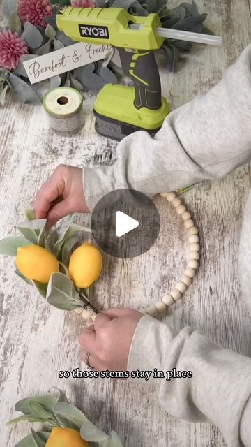 Dollar Tree Beaded Wreath, Lemon Wreath Diy, Spring Dollar Store Crafts, Farmhouse Wreath Diy, Lemon Decor Ideas, Bead Wreaths, Lemon Wreaths, Lemon Diy, Beaded Wreath