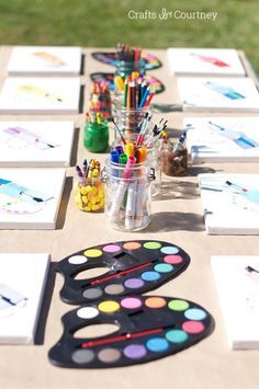 Easy DIY Kids Art Themed Birthday Party - Create an easy craft table on a budget! Art Party Table Set Up, Art Themed Birthday Party, Easy Diy Kids, Art Themed Party, Artist Party, Diy Kids Art, Graduation Party Games, Painting Birthday Party, Artist Birthday