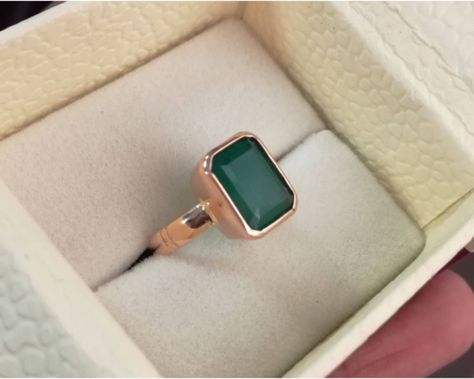 Mens Ring With Stone, Emerald Ring Design For Men, Stone Rings Men, Emerald Ring For Men, Hessonite Ring, Astrology Ring, Gold Ring Indian, Emerald Ring Design, Tanishq Jewellery