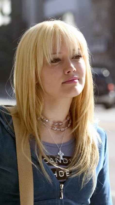 2000s Hair, 2000s Hairstyles, Haircuts Straight Hair, Long Blonde, Hilary Duff, Cut My Hair, Long Blonde Hair, Hair Inspo Color, Castiel