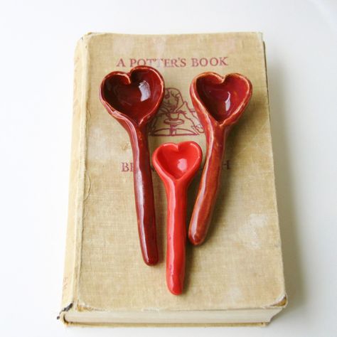 Ceramic Heart Spoon OOAK - in Romantic Vintage Coral Bright Red Rustic Crimson - Set of 3 - Clay Crafts For Valentines Day, Ceramics Class Outfit, Valentines Day Pottery Ideas, Valentine's Day Ceramics, Ceramic Heart Mug, Ceramic Spoons How To Make, Pottery Valentine Ideas, Aesthetic Ceramics Ideas, Ceramic Valentine Ideas