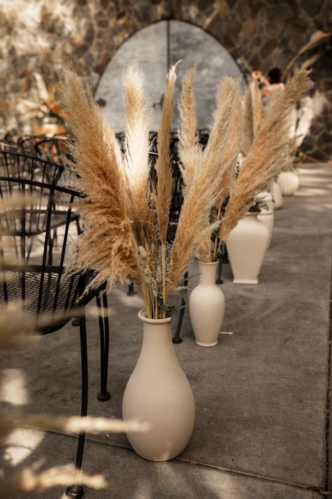 Boho Wedding Centerpieces, Western Themed Wedding, Wedding Isles, Boho Vase, Mariachi Band, Deco Champetre, Minimalist Wedding Decor, Dream Wedding Decorations, Wedding Mandap