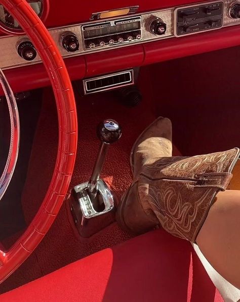 Dani California, Americana Aesthetic, Lizzie Hearts, Cowgirl Aesthetic, Paris Texas, Vintage Americana, Red Taylor, Taylor Swift Album, Old Car