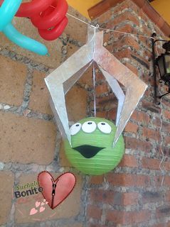 I think the Little Green Men or LGM from Toy Story are my favorite characters. Something about then is so darn cute. So when I spotted this idea for upcycling a green ball paper lantern into one of Little Green … Read More... Buzz Lightyear Birthday Party, Toy Story Decorations, Buzz Lightyear Party, Buzz Lightyear Birthday, Toy Story Halloween, Toy Story Party Decorations, Toy Story Baby, Tema Disney, Toy Story Theme