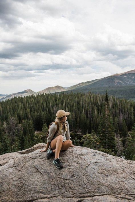 Hiking Photo Ideas, Hiking Pose, Hiking Picture Ideas, Hiking Poses, Wander Outfit, Hiking With Friends, Hiking Pics, Hiking Photos, Hiking Photography