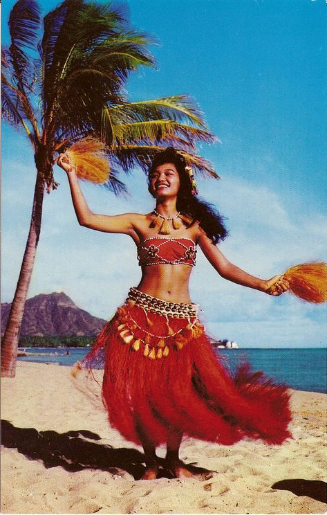 Tahitian Dance, Hawaiian Woman, Hawaii Hula, Hawaii Vintage, Hawaiian Dancers, Waikiki Hawaii, Hula Dance, Hawaiian Art, Hula Dancers