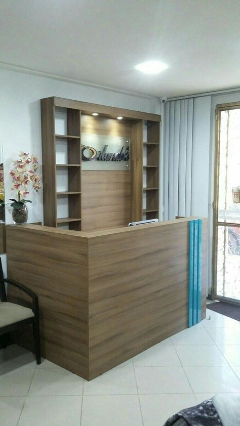 Office Reception Counter Design, Beauty Salon Reception Ideas, Modern Office Reception, Office Counter Design, Reception Counter Design, Salon Reception Desk, Salon Suites Decor, Clothing Store Interior, Store Design Boutique