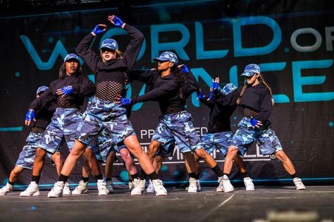 Hip Hop Dance Performance, Dance Crew Outfits, Dance Team Clothes, Hiphop Dancer, Dance Culture, Hip Hop Dance Outfits, Dance Hip Hop, Baile Hip Hop, Dance Costumes Hip Hop