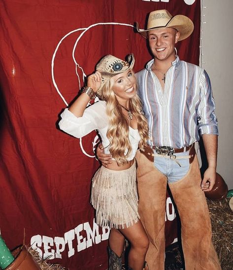 souther couple costume college Cowboy Halloween Costume, Halloween Costume Couple, Costumes For Teenage Girl, Easy College Halloween Costumes, Halloween Costumes Diy Couples, Cute Couples Costumes, Kostuum Halloween, Best Couples Costumes, Sophia Lee