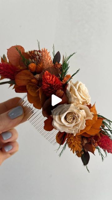 Wearable Flowers Wedding, Diy Flower Hair Comb, Diy Bridal Hair Accessories, Flowers In Hair For Wedding, Terracotta Hair, Diy Bridal Hair, Floral Comb, Flowers Shop, Diy Bridal