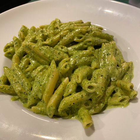 Aesthetic Pesto Pasta, Pesto Pasta Aesthetic, Pesto Aesthetic, Pasta Pesto Recipes, Pesto Recipe Pasta, Pesto Penne Pasta, Penne Al Pesto, Green Pesto Pasta, Healthy Pesto Pasta