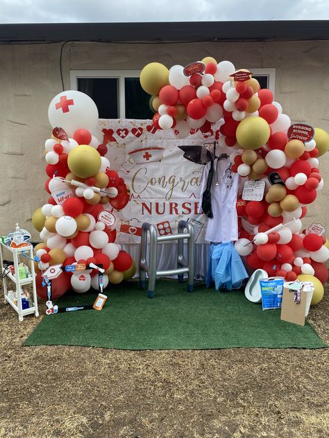 Nursing Graduation Backdrop, Simple Booth Design, Booth Design Ideas, Nurse Graduation Party, Nursing School Graduation Party, Balloons Art, Graduation Photo Booth, Nurse Party, Selfie Wall