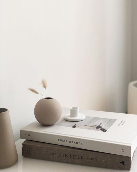 How do you decorate? At HOLY TRINITY® we love Amy Menton's neat, minimal interior style. Our design luminaires would be wonderful in this setting.   #HLYTRNTY #holytrinitylights #interiordesign #homedecor #interiordecor #minimalism The Kinfolk Table, Minimalist Dekor, Collage Mural, Soft Minimalism, Desain Signage, Cream Aesthetic, Minimalism Interior, Foto Art, Beige Aesthetic