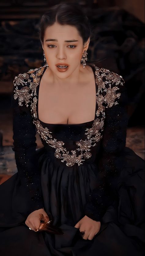 Reign Outfits, Marie Stuart, Reign Mary, Reign Fashion, Reign Dresses, Tumblr Users, Mary Stuart, Alien Invasion, Fantasy Dresses