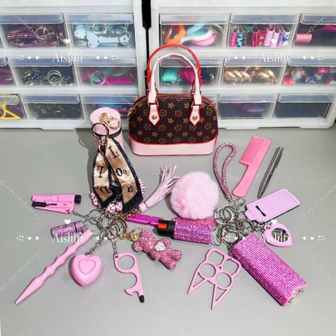 women girl Self-defense keychain kit Defense Keychain Ideas, Safety Keychain Self Defense, Beaded Bracelet Diy, Cute Apple Watch Bands, Mini Suitcase, Ostrich Bag, Defense Keychain, Teal Fashion, Lip Gloss Homemade