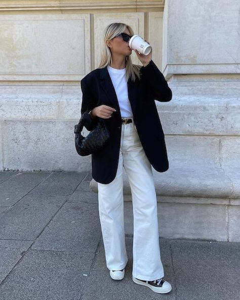 40+ Classy White Jeans Outfits For Ladies [2024]: What To Wear With White Jeans White Jeans Winter, Wide Leg Jeans Outfit, Off White Jeans, Jeans Outfit Winter, White Jeans Outfit, Fashion Capsule Wardrobe, Scandinavian Fashion, Business Casual Outfits For Work, Neue Outfits