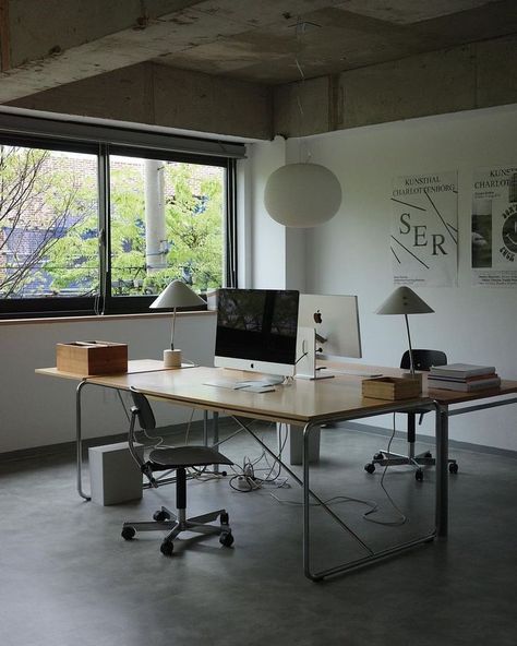 Architect Desk Workspaces, Interior Design Workspace, Studio Workspace, Design Studio Workspace, Design Studio Office, Small Office Design, Office Layout, Workspace Inspiration, Architecture Studio