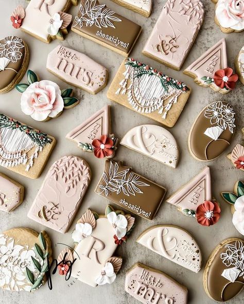 Boho Wedding Cookies Decorated, Boho Bridal Shower Cookies, Boho Wedding Cookies, Franklin Castle, Boho Cookies, Wedding Cookies Decorated, Bride Cookies, Art Cookies, Wedding Shower Cookies