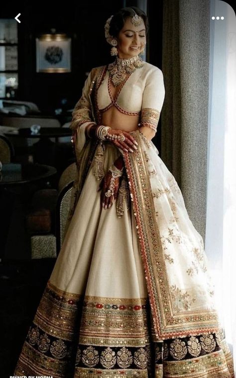 Indian Wedding Outfit Bride, Best Indian Wedding Dresses, Latest Bridal Lehenga Designs, Bridal Lehenga Designs, Simple Lehenga, Trendy Outfits Indian, Indian Outfits Lehenga, Wedding Lehenga Designs, Lehenga Designs Simple