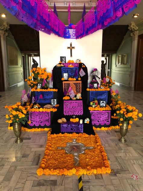 Ideas para hacer tu altar de muertos... - 1 millón de ideas Mexican Ofrenda Ideas, Dia De Los Muertos Alters Ideas, Ofrendas Ideas, Altar De Muertos Ideas, Ofrenda Ideas, Dia De Los Muertos Crafts Ideas, Dia De Muertos Altar Ideas, Ideas Para Halloween, Dia De Los Muertos Decorations Ideas