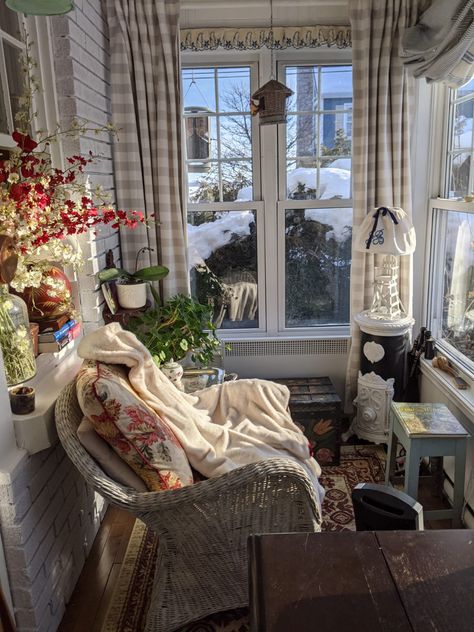 Grandma Apartment Aesthetic, Cottage Core Apartment Aesthetic, Cottage Core Balcony, Cozy Grandma Aesthetic, Granola Grandma Aesthetic, Cozy Grandma House, Grandma Home Aesthetic, Granny Apartment, Cottagecore Balcony