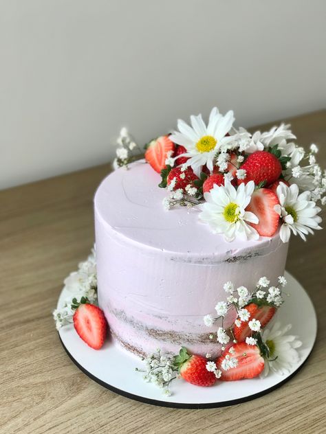 Strawberry And Daisy Cake, Naked Fruit Cake, Blossom Cake, Daisy Cakes, Flower Cakes, Naked Cakes, Strawberry Cakes, Strawberry Cake