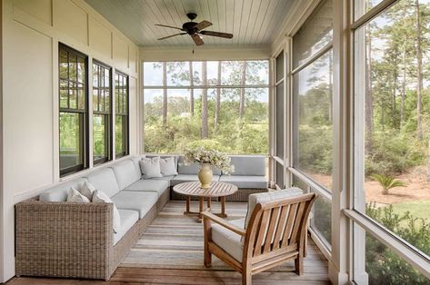 15 Most Amazing Four Season Porch With Fireplace Ideas 4 Season Porch, Back Porch Designs, Traditional Porch, Screened Porch Designs, Porch Fireplace, Porch Remodel, Porch Addition, Patio Enclosures, Rustic Porch