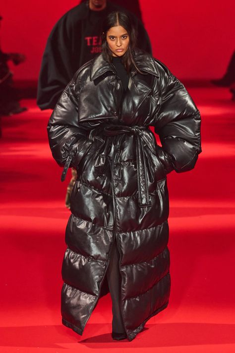 Vetements Fall 2024 Ready-to-Wear Collection | Vogue Glitter Suit, Fashion Trends Fall, Runway Outfits, Runway Makeup, Fall Winter 2024, Winter 2024, Fall 2024, Types Of Fashion Styles, Formal Wear