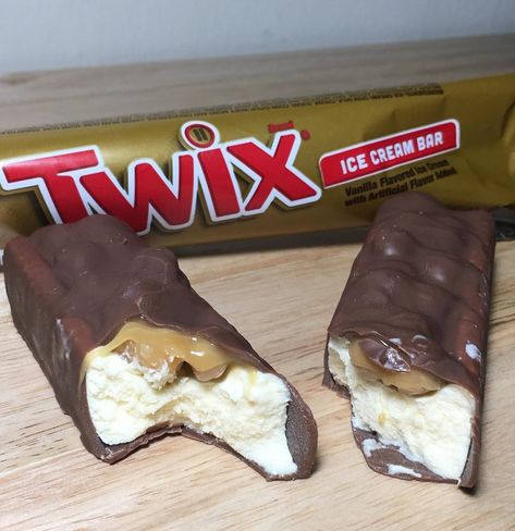 Ice Cream Bar Aesthetic, Twix Ice Cream Bar, Twix Ice Cream, Bar Ad, Bar Aesthetic, Food Bouquet, Food For Special Event, Ice Cream Bars, Twix Cookies