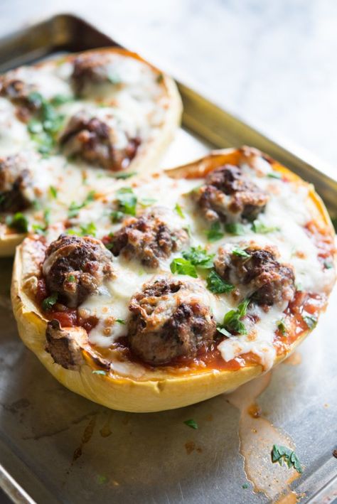 Spaghetti Squash Meatball Boats Meatball Boats, Taco Al Pastor, Spaghetti Squash And Meatballs, Cheesy Spaghetti Squash, Spaghetti Squash Boat, Pasta Marinara, Delicious Spaghetti, Easy Marinara Sauce, Tender Meatballs