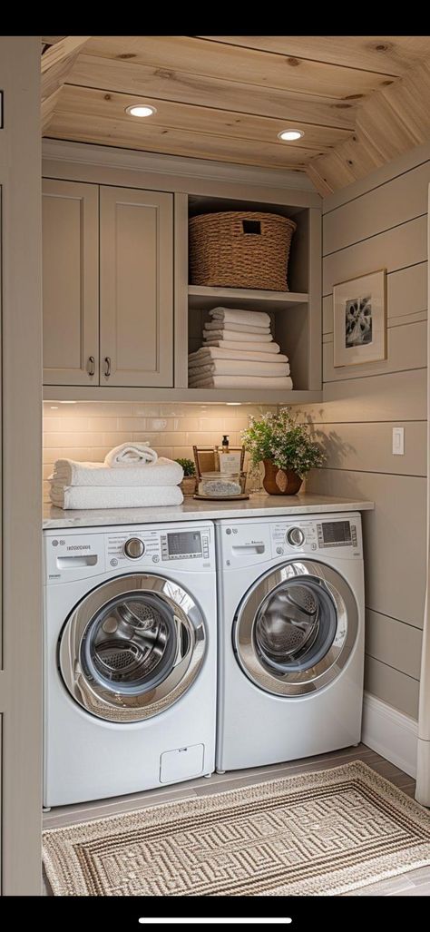 Dream Laundry Room, Laundry Room Layouts, Laundry Room Renovation, Modern Laundry Rooms, Laundry Room Inspiration, Laundry Room Remodel, Laundry Closet, Summer Appetizer, Laundry Room Diy