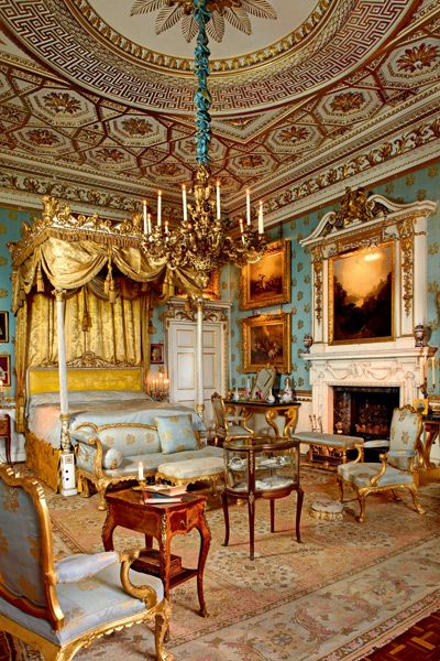 Queen Victoria's Bedroom Woburn Abbey, Gold Rooms, Palace Interior, Castles Interior, Best Of British, Stately Home, British History, Queen Victoria, Beautiful Bedrooms