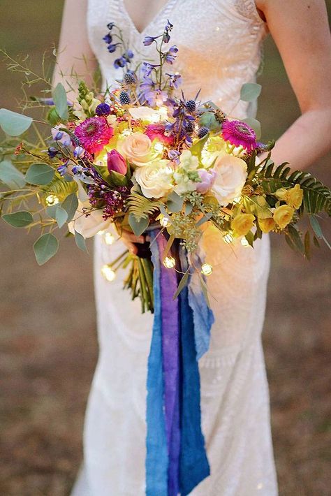 39 Wedding Light Ideas That Glow Magnificent ❤ wedding light bouquet of the bride with luminous elements jessica via instagram #weddingforward #wedding #bride Candle Lit Wedding Ceremony, Light Bouquet, Night Sky Wedding, Candlelit Reception, Candle Lit Wedding, Aisle Decorations, Starry Night Wedding, Holy Matrimony, Garden Reception