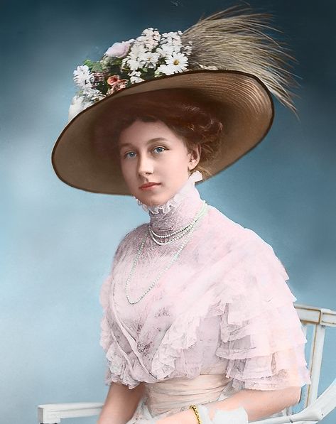 Princess Victoria Louise Of Prussia, Colorized Historical Photos, German Royal Family, Princess Louise, Last Child, Victorian Lady, Princess Victoria, The Great Gatsby, Vintage Portraits