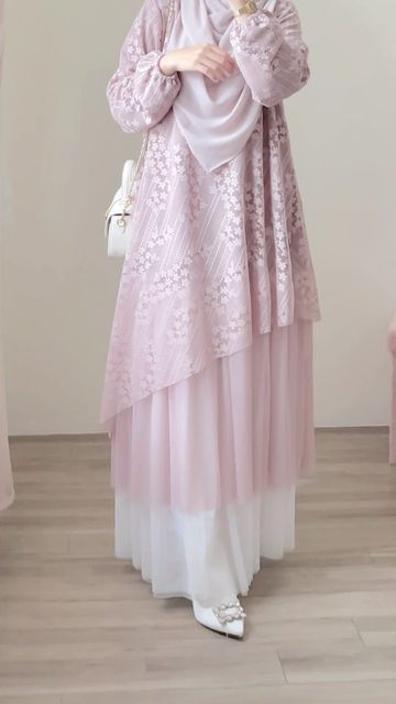 Gamis Casual Hijab Outfit, Tunik Modern Simple, Dress Brokat Modern, Dress Muslim Modern, Muslimah Fashion Casual, Kebaya Modern Dress, Moslem Fashion, Muslim Outfits Casual, Muslimah Dress