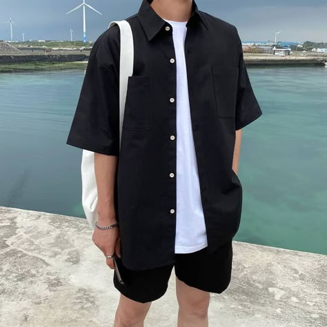 Masculine Men Outfit, Outfit Kemeja Cowo, Ootd Cowok Casual, Style Nam, Half Sleeve Men, Male Cardigan, Outfit Cowo, Outfit Cowok, Oversized Shirt Outfit