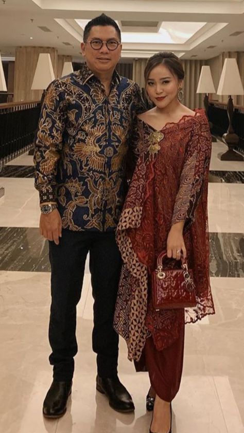 Dress For Hijab, Kondangan Couple, Kebaya Style, Wedding Kebaya, Kebaya Bridesmaid, Kebaya Wedding, Kebaya Modern Dress, Batik Modern, Kebaya Brokat