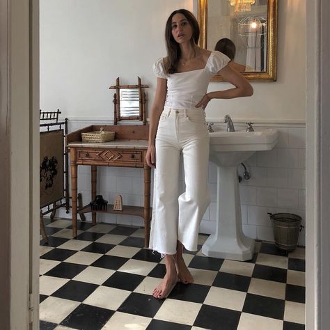 Francesca Ghisalberti on Instagram: “Meet Demi with @withjean 🕊#withjean” Paris Chic, All White Outfit, Easy Style, White Outfit, Instagram Look, Instagram Outfits, Winter Trends, Summer Fits, White Outfits